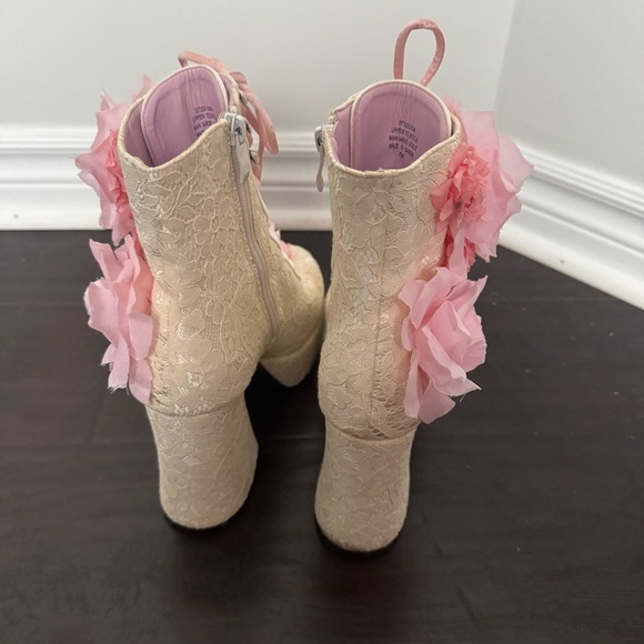 SECRET GARDENS LACE BOOTIES
SUGAR THRILLZ coquette floral goth Fairycore 7 - Picture 9 of 13